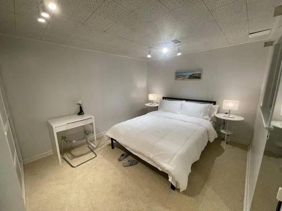 Lovely 2 Bedroom Basement Apartment In Toronto 0*,
